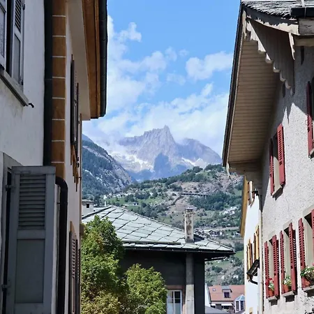 Modern House In The Old Town Of 빕스