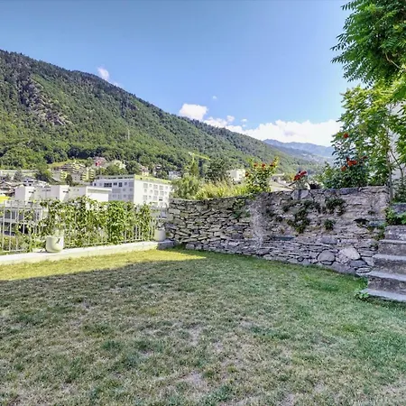 Modern House In The Old Town Of Hébergement de vacances Viège